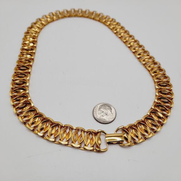 Vintage Trifari Interlocking Choker Necklace Gold Tone Link Collar – 18" Jewelry - Picture 10 of 11